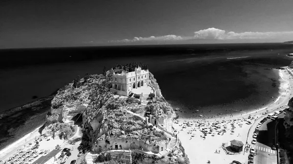 Havadan görünümü Tropea kıyı şeridi, Calabria, İtalya — Stok fotoğraf