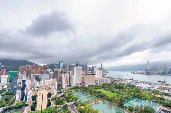 Hong kong - Mai 2014: wunderschöne Skyline der Stadt. Hupen lockt — Stockfoto