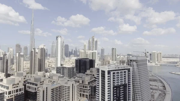 DUBAI - DÉCEMBRE 2016 : Vue aérienne des gratte-ciel de la ville. Dubai à — Photo