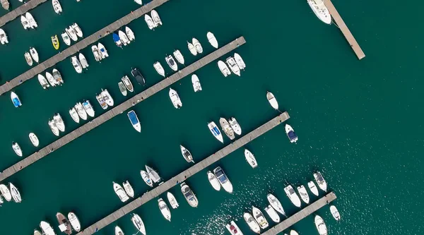 港口停靠船的架空视图 — 图库照片