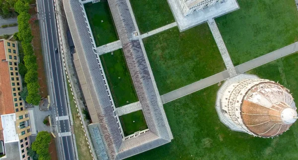 Mucizeler Meydanı, Pisa. Bir yaz sabahı havadan görünümü — Stok fotoğraf