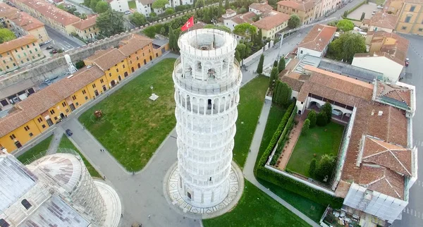 Režie letecký pohled na dominanty náměstí zázraků v Pise, to — Stock fotografie