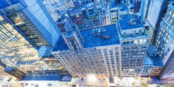 Manhattan nachtverlichting. De skyline van de stad van Midtown, neerwaartse weergave — Stockfoto