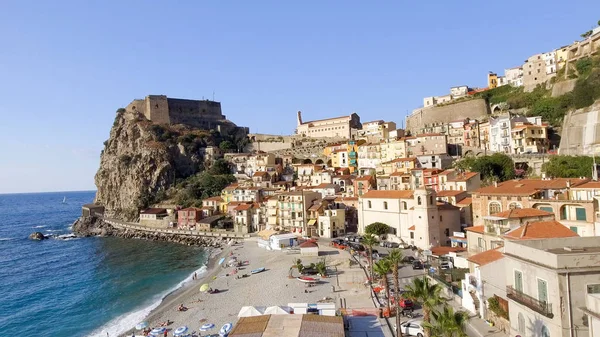 Havadan görünümü Scilla kıyı şeridi, Calabria, İtalya — Stok fotoğraf