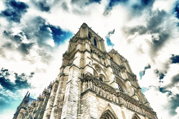 Facciata di Notre Dame a Parigi - Francia — Foto Stock