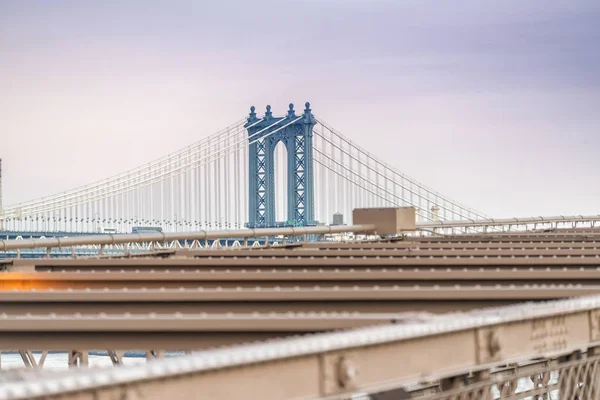 Manhattan Bridge från Brooklyn Bridge, New York City — Stockfoto