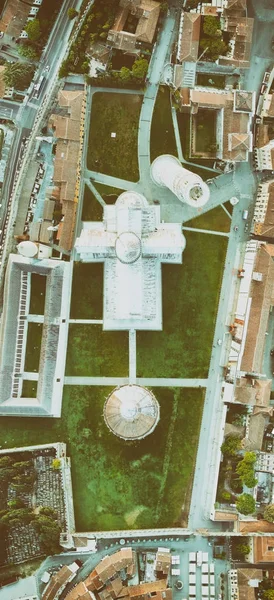 Vista aérea panorámica de la Plaza de los Milagros en Pisa, Italia — Foto de Stock