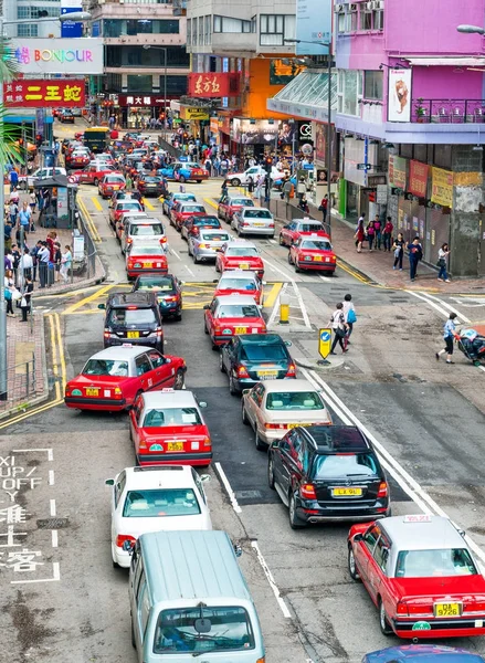 Hong Kong - 11 mei 2014: Hong Kong verkeer op een drukke dag. De c — Stockfoto