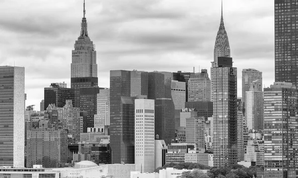 Skyline di Midtown Manhattan sull'East River, New York — Foto Stock