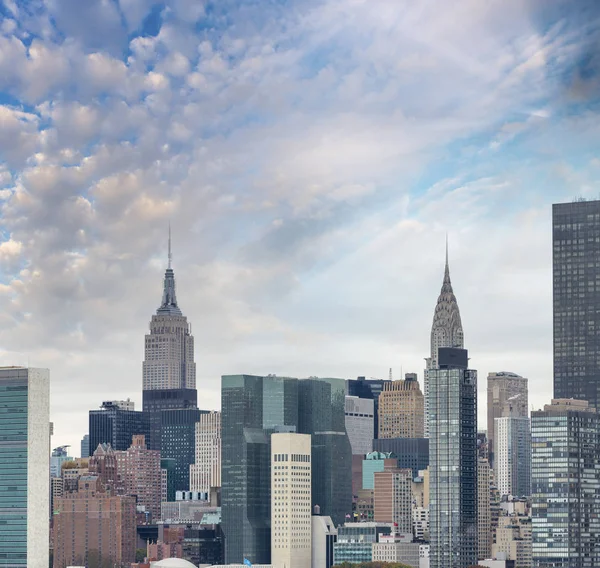 Небоскрёбы Midtown Manhattan, Нью-Йорк — стоковое фото