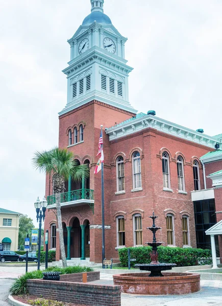 FERNANDINA BEACH, FL - 15 FÉVRIER 2016 : Bâtiments de la ville sur un ov — Photo