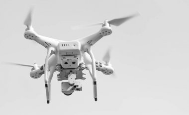 Pisa - 7 Nisan 2016: Phantom 3 profesyonel casus uçak havada. T