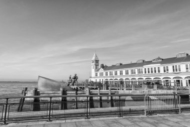 New York - Ekim 2015: Pier A. boyunca turist Şehrin çekmek