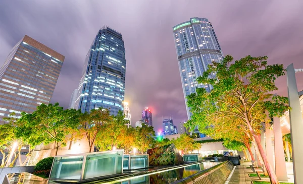 Şehir merkezi Hong kong gökdelenler, gece — Stok fotoğraf