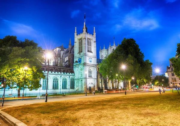 Westminster Abbey Precincts - Dean's Yard Park at night, London — Stock Photo, Image