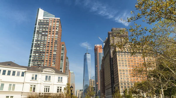 Bellissimo skyline di New York in una soleggiata giornata autunnale — Foto Stock