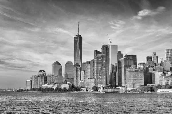 Закат в центре Манхэттена — стоковое фото