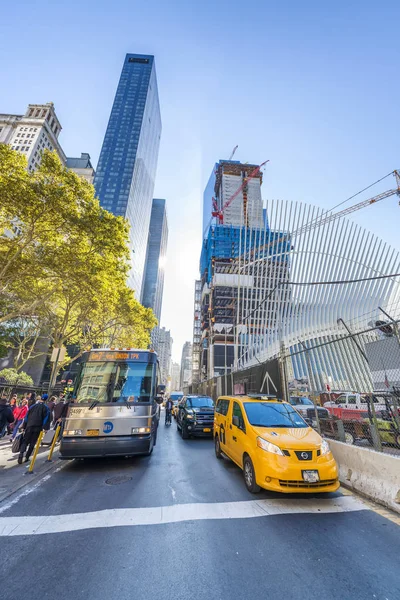 New York - oktober 2015: Toeristen langs de straten van Manhattan. De c — Stockfoto