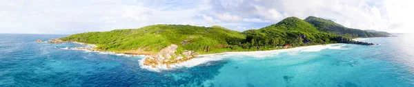 Vista aérea panorámica de la hermosa isla tropical al atardecer — Foto de Stock