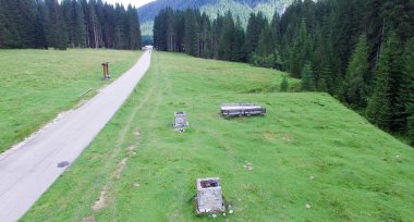 Yol boyunca dağ çayır, ek yükü havadan görünümü