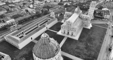 Kare mucizeler Pisa. Bir yaz sabahı havadan görünümü