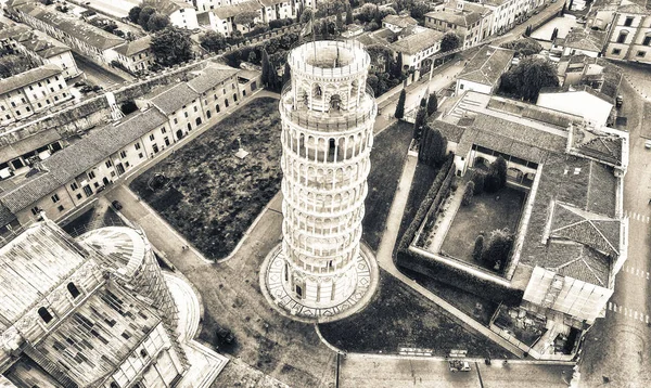 Luchtfoto van wonderen plein in Pisa in de zomerochtend, het — Stockfoto