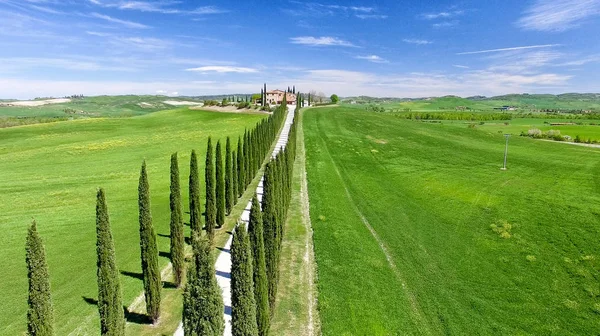 Prachtige kleuren van Toscane, luchtfoto in lente seizoen — Stockfoto