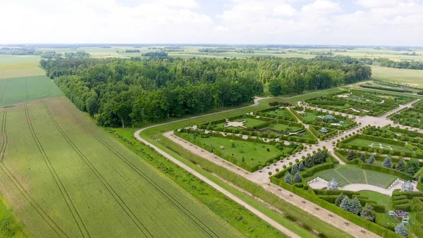 Vista aérea de la hermosa campiña de verano alrededor de Rundale Castl — Foto de Stock