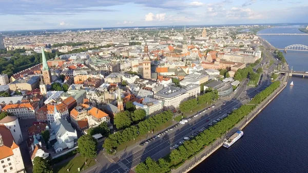 Veduta aerea di Riga al tramonto estivo, Lettonia — Foto Stock