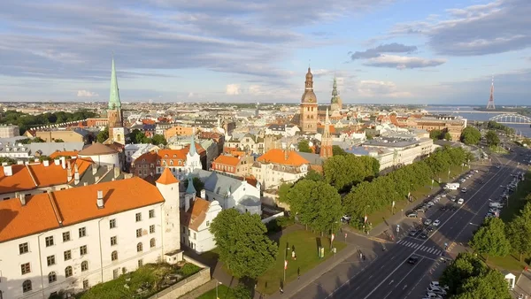 Veduta aerea dello skyline di Riga al tramonto, Lettonia — Foto Stock