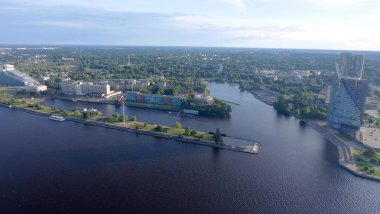 Gün batımında, Letonya Riga Skyline havadan görünümü