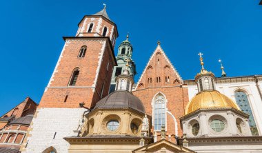 Wavel Katedrali güneşli bir günde dış görünüş, Krakow, Polonya