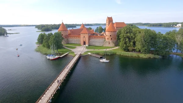Widok z lotu ptaka zamek w Trokach, Litwa — Zdjęcie stockowe
