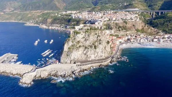 Vista aérea de Scilla, costa de Calbria, Italia — Foto de Stock