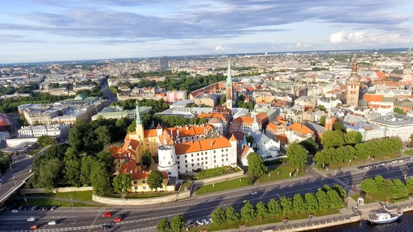 Vista aérea de Riga al atardecer de verano, Letonia —  Fotos de Stock