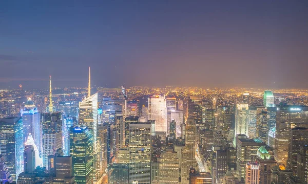 NEW YORK CITY - JUNE 9, 2013: Aerial night view of Midtown Manha — Stock Photo, Image