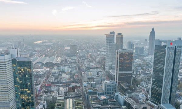 Frankfurt, Németország - 2013. október 31.: A légi felvétel a város skyli — Stock Fotó