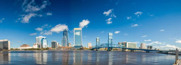 Panoramic view of Jacksonville skyline at dusk, Florida — Stock Photo, Image