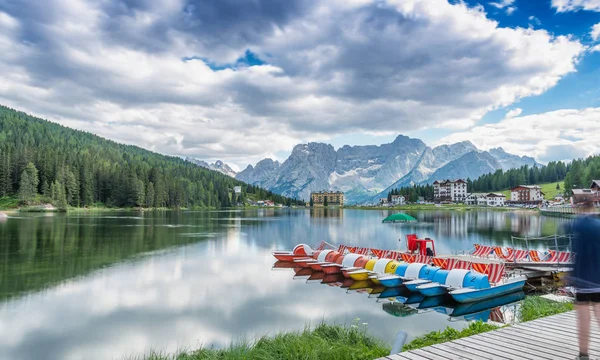 Lago de Misurina. Exposición prolongada con reflejos - Dolomita — Foto de Stock