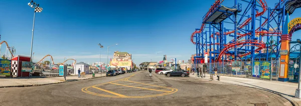 NEW YORK CITY - SEPTEMBER 2015: The Luna Park amusement park at — Stock Photo, Image
