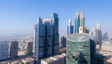 Downtown Dubai modern manzarası güneşli bir günde, Birleşik Arap Emirlikleri