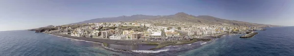 Candelaria vista aérea en Tenerife con hermosa costa — Foto de Stock