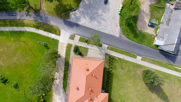 Režie letecký pohled na krajinu domů — Stock fotografie