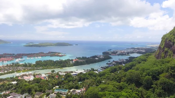 Flygfoto över Mahe' kustlinje och Eden Island, Seychellerna — Stockfoto