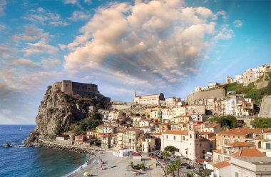 Havadan görünümü Scilla kıyı şeridi, Calabria, İtalya