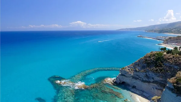 Havadan görünümü Tropea kıyı şeridi, Calabria, İtalya — Stok fotoğraf