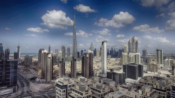 Veduta aerea dello skyline di Dubai Downtown lungo il fiume — Foto Stock