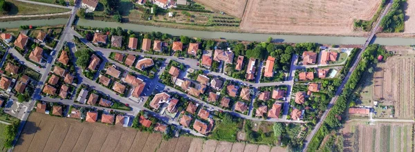 Beautiful town in Italy along a creek, overhead panoramic aerial — Stock Photo, Image