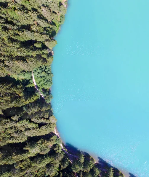 Beautiful mountain lake, overhead panoramic aerial view in summe — Stock Photo, Image