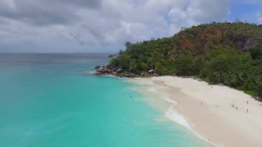 şaşırtıcı görünümü Anse Georgette Beach, Praslin Adası, Seyşel Adaları. Video